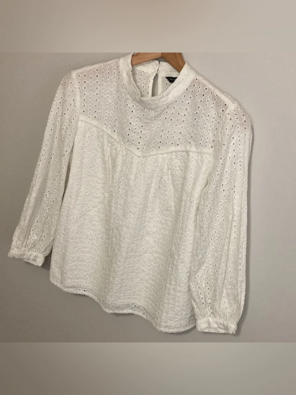 Banana Republic White High Neck Eyelet Lace Blouse, Size XS extra small top